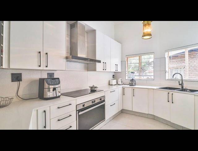 4 BEDROOM HOUSE FOR SALE IN WATERKLOOF GLEN